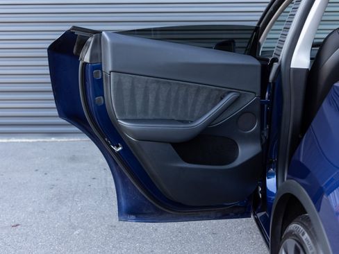 Used 2023 Tesla Model Y Performance image 22