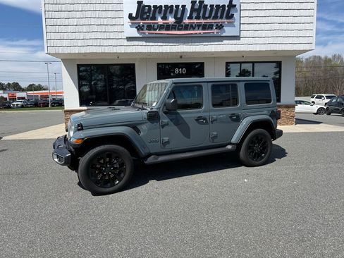 Used 2025 Jeep Wrangler Unlimited Sahara image 1