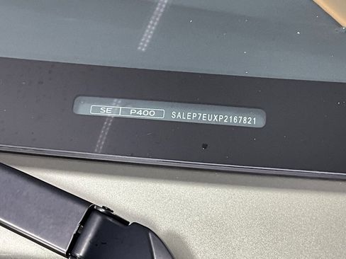 Used 2023 Land Rover Defender 110 SE image 31