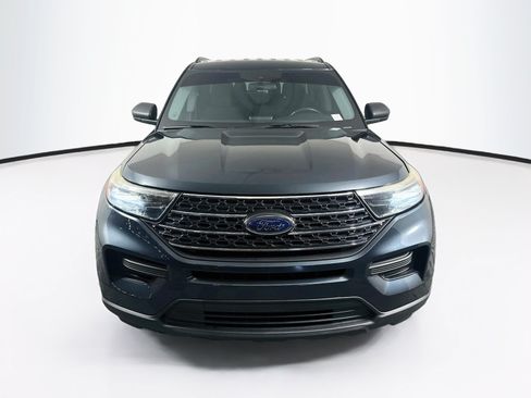 Used 2022 Ford Explorer XLT RWD image 2