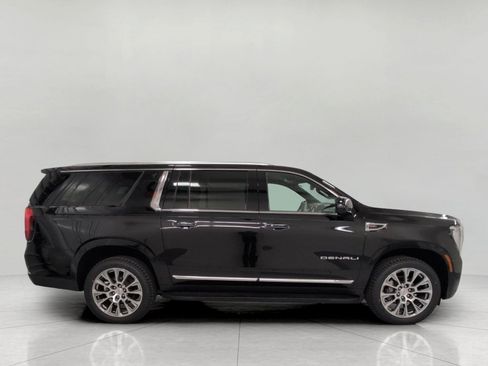 Used 2025 GMC Yukon XL Denali AWD/4WD image 11