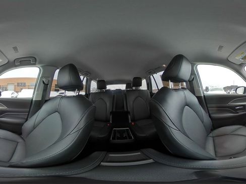 Used 2025 Toyota Grand Highlander FWD image 43