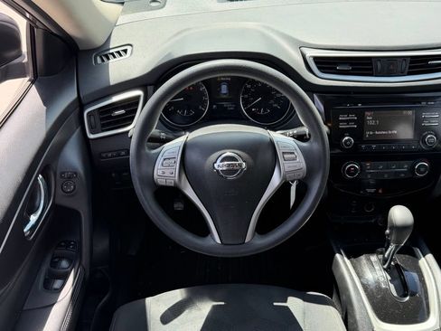 Used 2016 Nissan Rogue S w/ Appearance Package FWD image 9