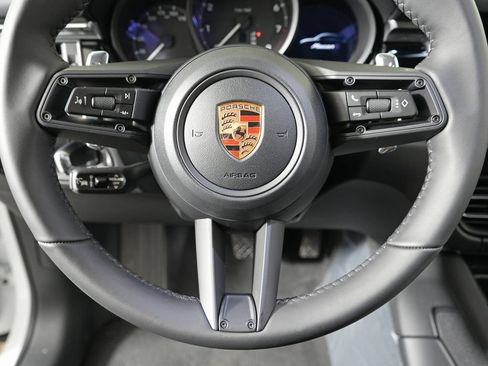 Used 2026 Porsche Macan AWD/4WD image 21