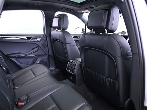 Certified 2025 Porsche Macan image 21