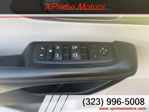 Used 2019 Chrysler Pacifica Touring-L w/ Advanced Safetytec Group FWD image 17