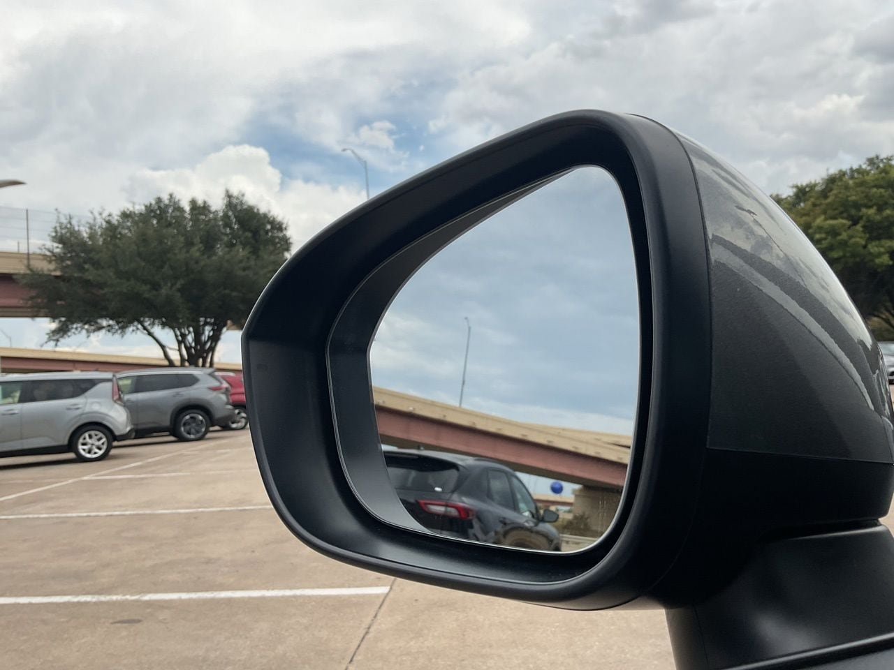Used 2025 Nissan Rogue SV FWD image 16