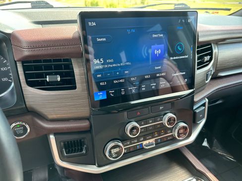 Used 2022 Ford Expedition Limited image 16