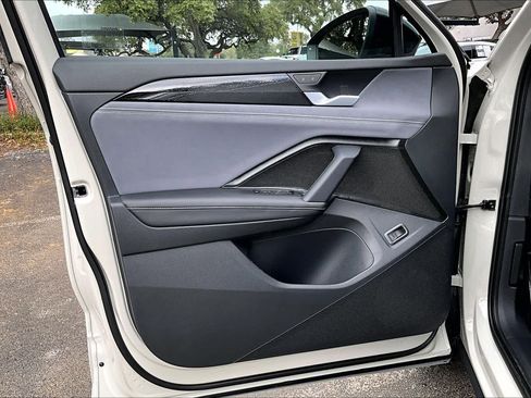 New 2026 Volkswagen Tiguan SE R-Line FWD image 10