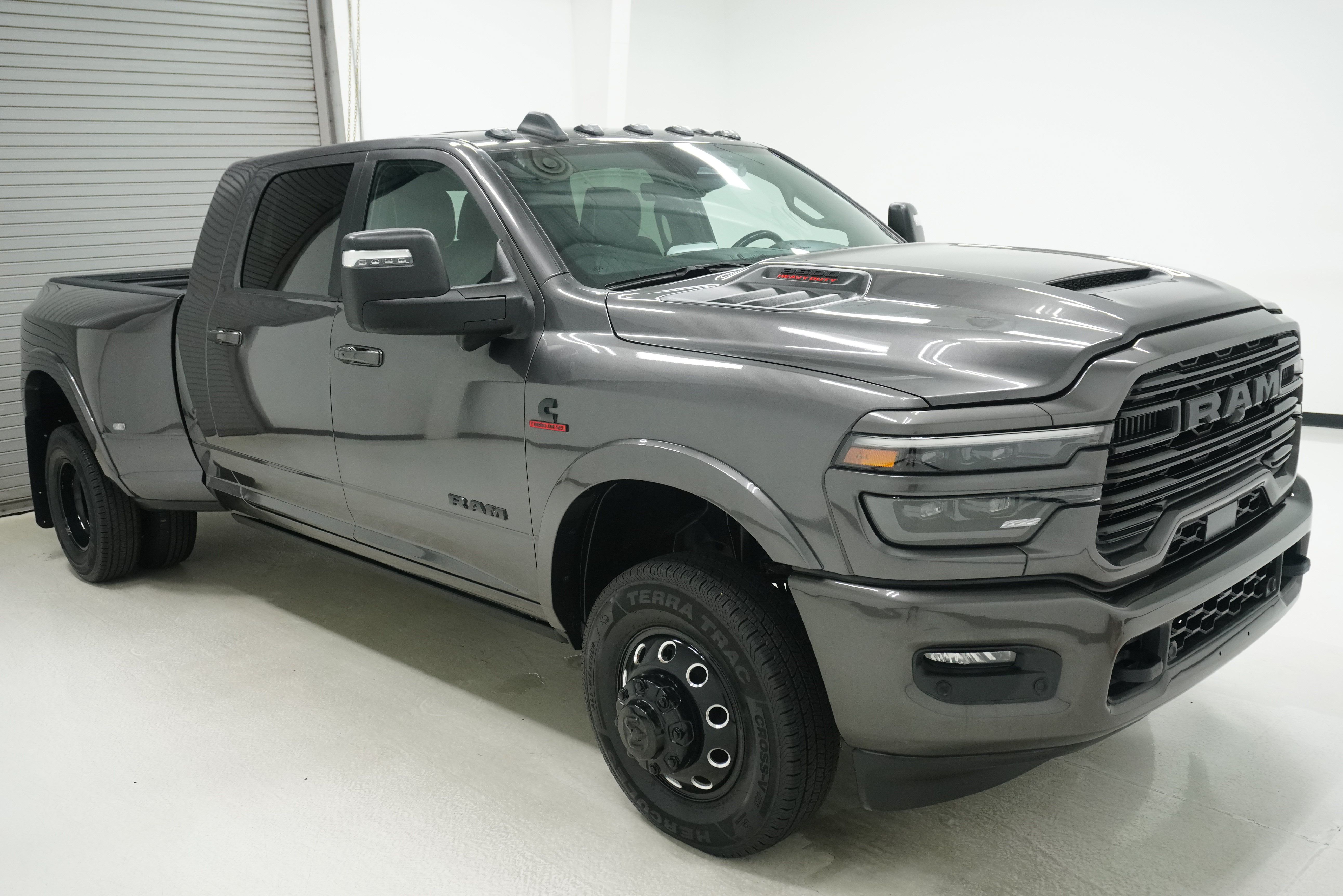 Used 2025 RAM 3500 Limited AWD/4WD image 3