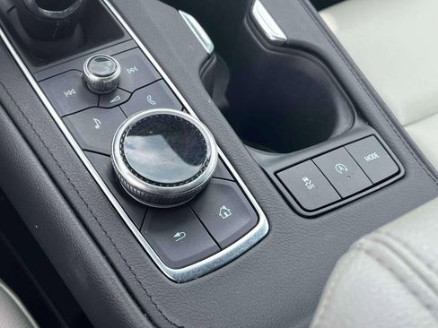 Used 2023 Cadillac XT4 Luxury w/ Cold Weather Package FWD image 32