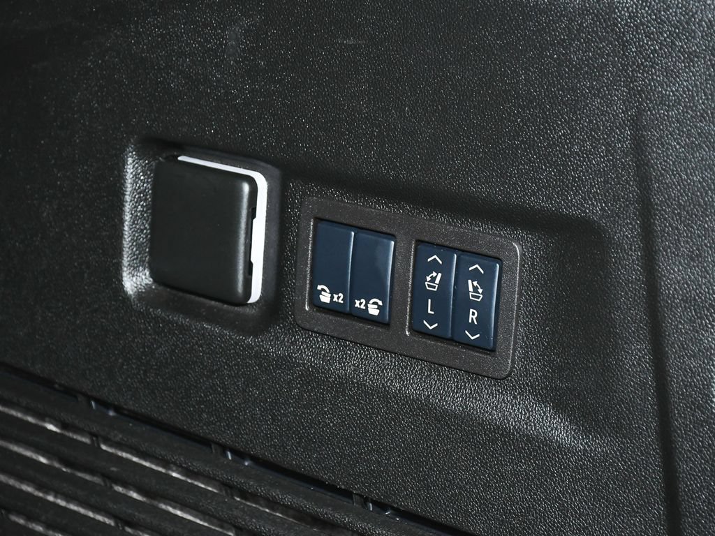 Used 2025 GMC Yukon XL Denali Ultimate AWD/4WD image 78
