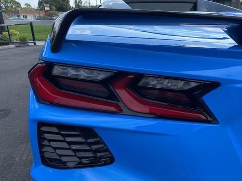 Used 2021 Chevrolet Corvette Stingray Premium Conv w/ Z51 Performance Package RWD image 19