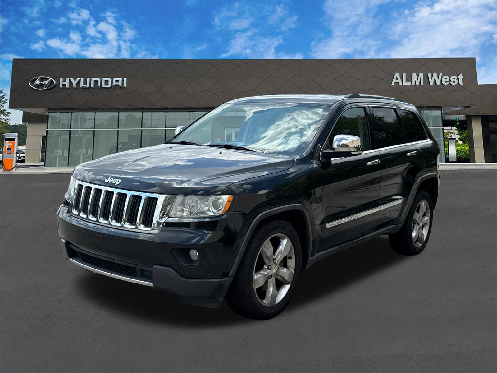 Used 2011 Jeep Grand Cherokee Limited w/ Luxury Group II AWD/4WD image 1