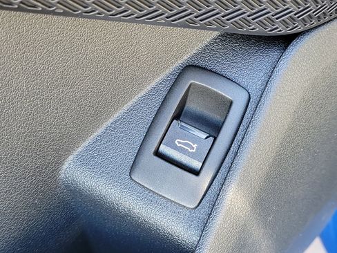 Used 2025 BMW X1 xDrive28i w/ Convenience Package image 21