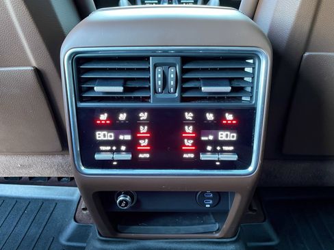 Used 2021 Porsche Cayenne Turbo S image 29