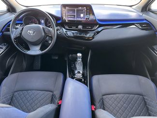 Used 2022 Toyota C-HR XLE video 2