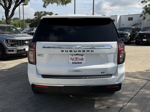 Used 2021 Chevrolet Suburban LT RWD image 7