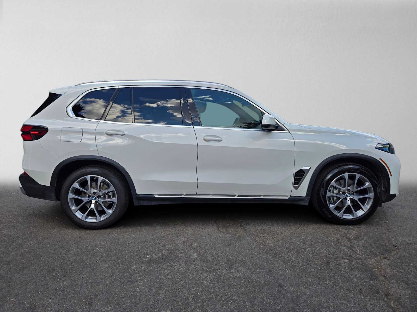 Used 2026 BMW X5 xDrive40i AWD/4WD image 2