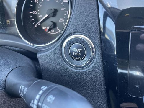 Used 2017 Nissan Rogue SV image 24