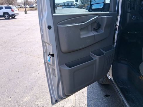 Used 2016 GMC Savana 2500 LT w/ LT Preferred Equipment Group image 12