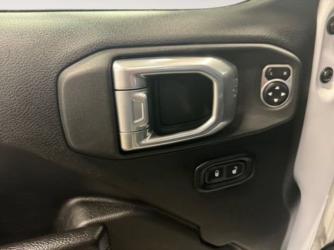Used 2024 Jeep Wrangler Unlimited Sport AWD/4WD image 8