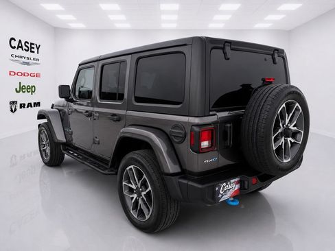 Used 2024 Jeep Wrangler Unlimited w/ Convenience Group AWD/4WD image 7