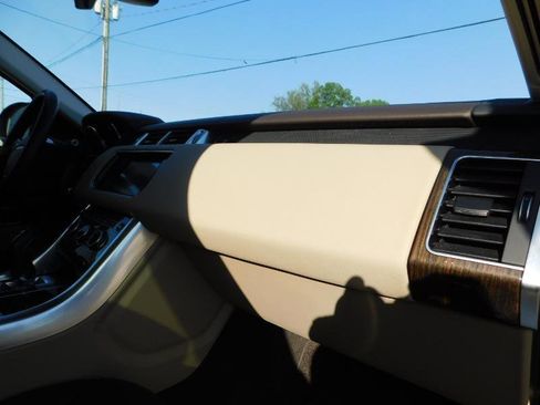 Used 2016 Land Rover Range Rover Sport HSE image 18