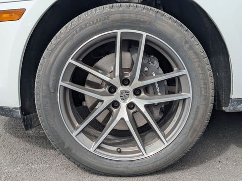 Certified 2025 Porsche Macan image 29