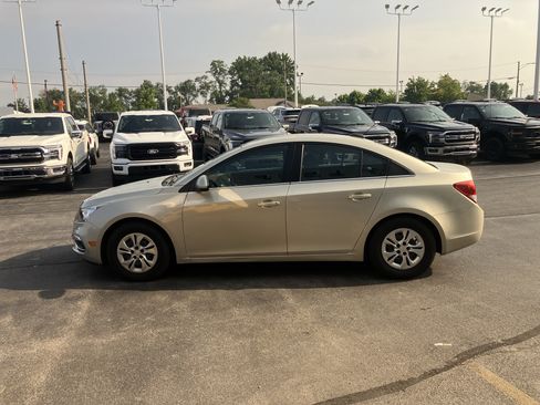 Used 2016 Chevrolet Cruze LT FWD image 4