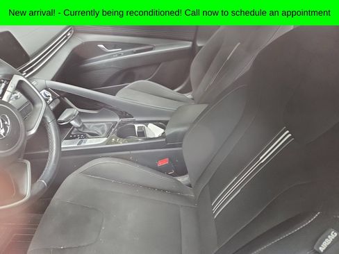 Used 2023 Hyundai Elantra SEL w/ Convenience Package FWD image 5