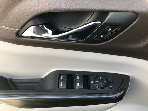 Used 2019 GMC Acadia SLT image 16