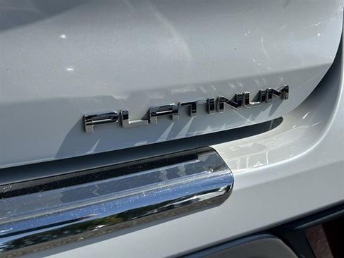 Used 2023 Toyota Highlander Platinum image 9