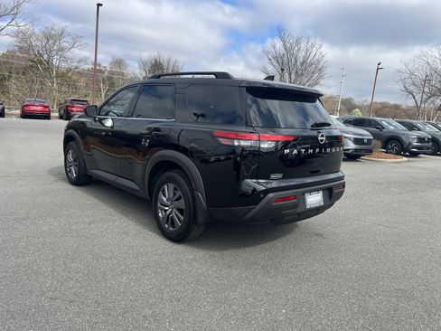 Certified 2025 Nissan Pathfinder SV image 7