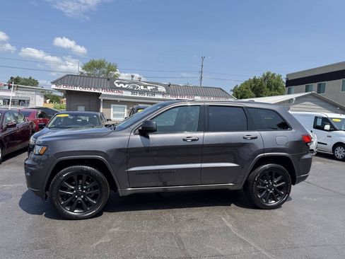 Used 2018 Jeep Grand Cherokee Altitude AWD/4WD image 5