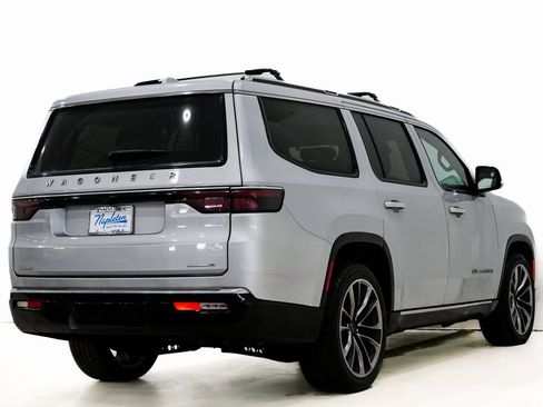 Used 2022 Jeep Wagoneer Series III w/ Premium Group I image 6