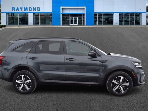 Used 2021 Kia Sorento EX image 2