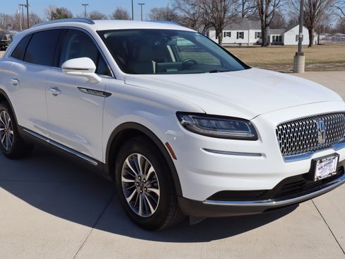 Used 2023 Lincoln Nautilus AWD w/ Premium Package image 3