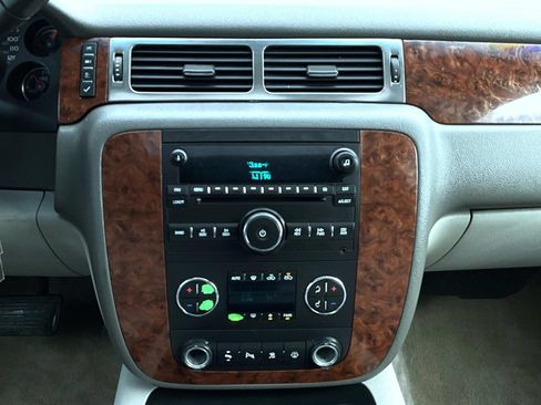 Used 2007 Chevrolet Avalanche LT w/ LT Preferred Equipment Group AWD/4WD image 14