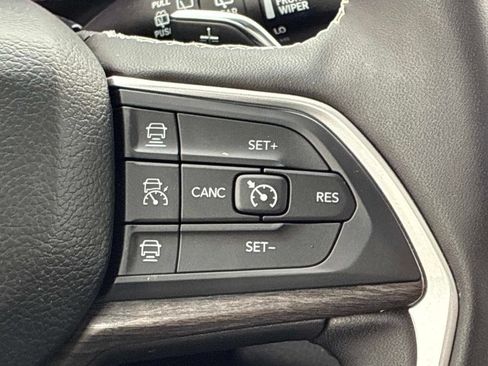 Certified 2025 Jeep Grand Cherokee Limited AWD/4WD image 26