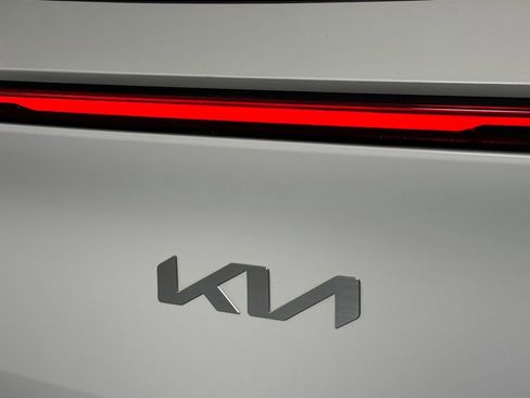 Used 2025 Kia EV6 Wind RWD image 13