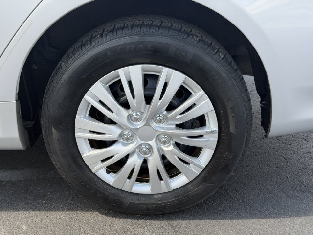 Used 2012 Toyota Corolla L FWD image 28