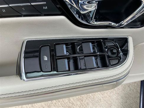 Used 2014 Jaguar XJ AWD image 28