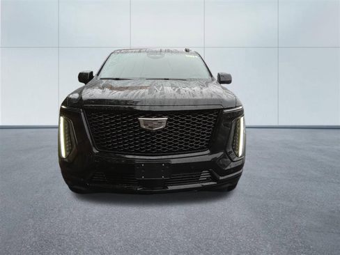 Used 2025 Cadillac Escalade Sport Platinum w/ LPO, ONYX Package image 5