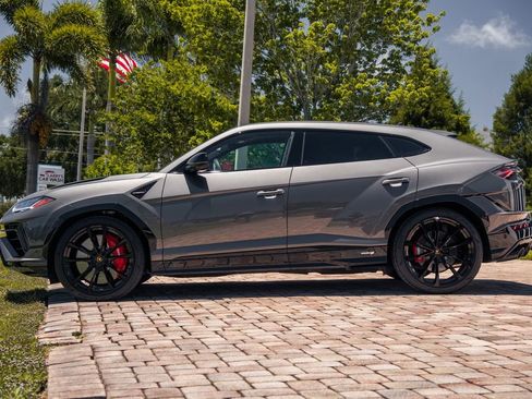 Used 2023 Lamborghini Urus S AWD/4WD image 2
