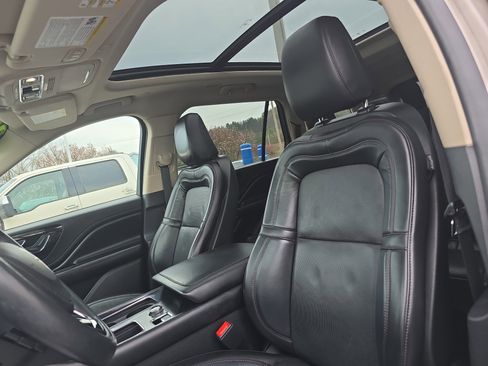 Used 2021 Lincoln Aviator Reserve w/ Elements Package Plus AWD/4WD image 12