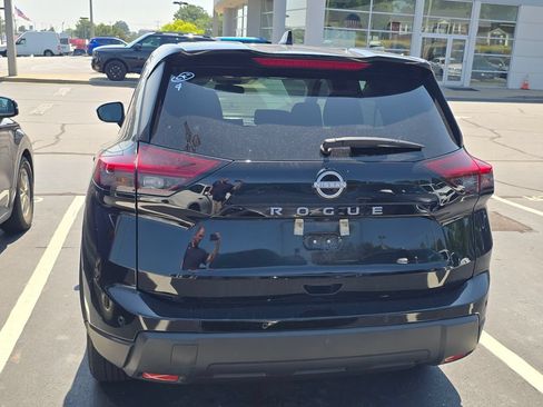 Used 2025 Nissan Rogue SV FWD image 10