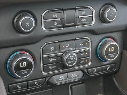 Used 2024 Chevrolet Tahoe LT w/ LT Signature Package image 23