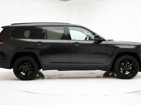 Used 2023 Jeep Grand Cherokee L Limited w/ Luxury Tech Group II image 3