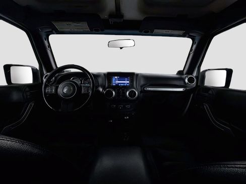 Used 2012 Jeep Wrangler Unlimited Sahara w/ Connectivity Group AWD/4WD image 9